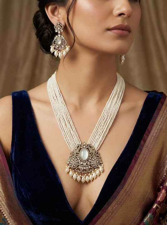 Noor-e-Zamrud Pearl Haar Set